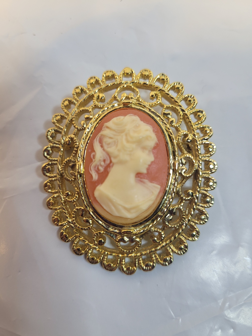 Vintage Styled Gold Toned Filigree Framed Woman Cameo Pin Brooch (T)